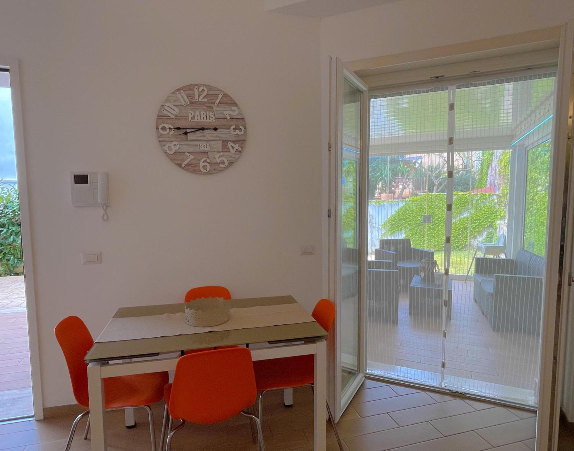 The Shabby House - Charming Seaside Retreat In Central Anzio, Steps From Beach And Train Station Exterior foto