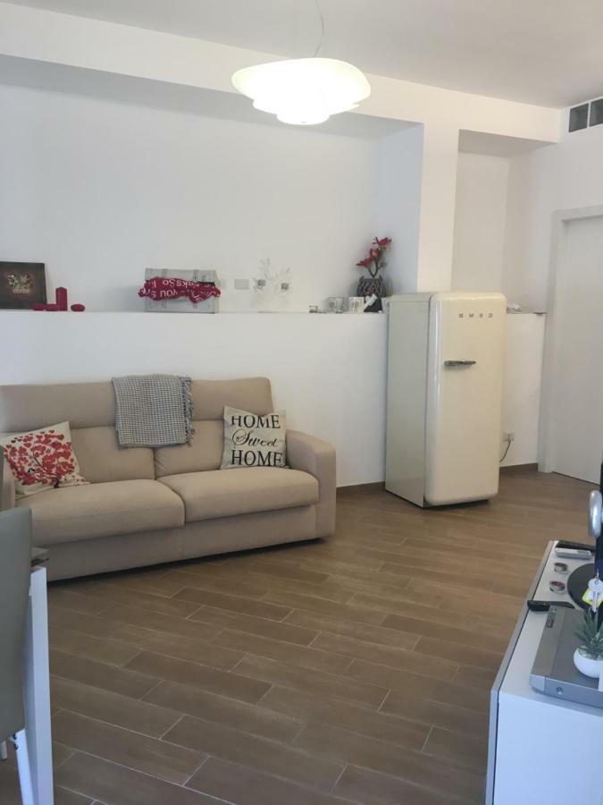 The Shabby House - Charming Seaside Retreat In Central Anzio, Steps From Beach And Train Station Exterior foto