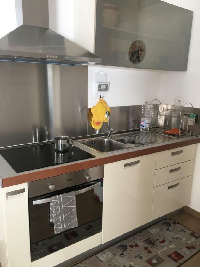 The Shabby House - Charming Seaside Retreat In Central Anzio, Steps From Beach And Train Station Exterior foto