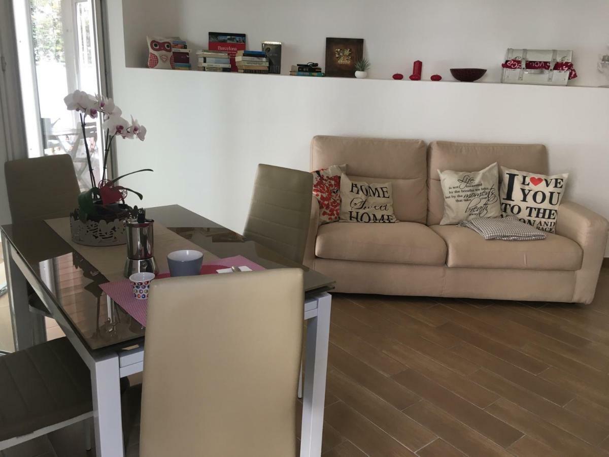 The Shabby House - Charming Seaside Retreat In Central Anzio, Steps From Beach And Train Station Exterior foto